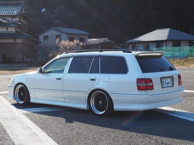 2001 Toyota Crown JDM car for sale — photo 15 of 25