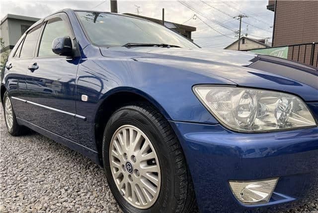 2003 Toyota Altezza JDM car for sale — photo 10 of 25