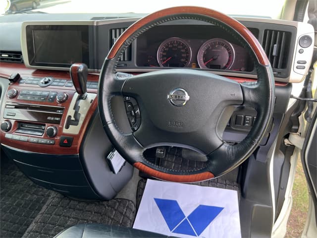 2007 Nissan Elgrand JDM car for sale — photo 11 of 16