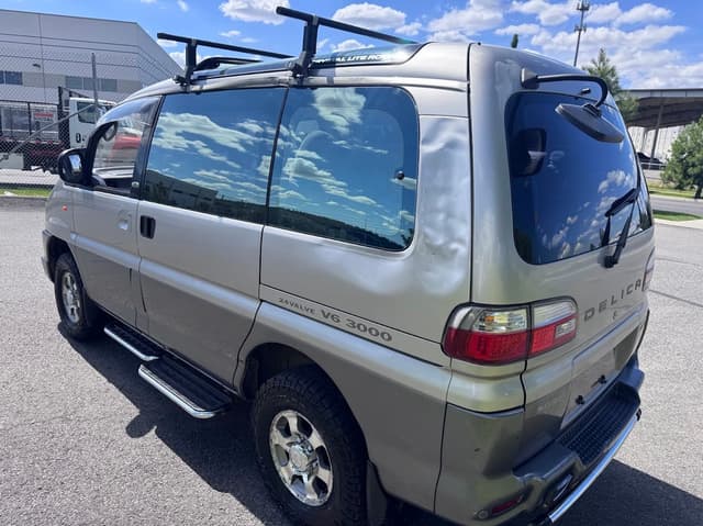 1997 Mitsubishi Delica JDM car for sale — photo 6 of 23