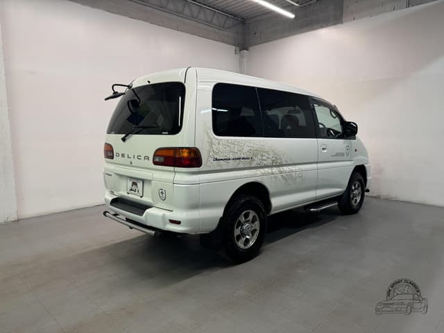 2000 Mitsubishi Delica JDM car for sale — photo 13 of 25