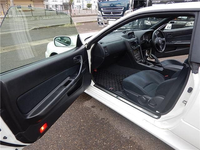 2001 Nissan Skyline JDM car for sale — photo 17 of 25