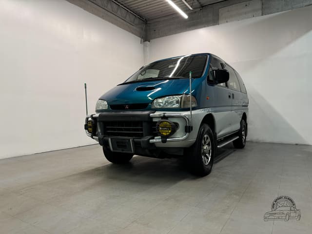 1997 Mitsubishi Delica JDM car for sale — photo 3 of 25