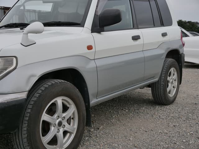 1999 Mitsubishi Pajero JDM car for sale — photo 9 of 25