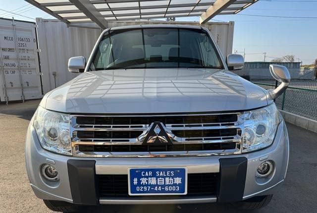 2010 Mitsubishi Pajero JDM car for sale — photo 2 of 3
