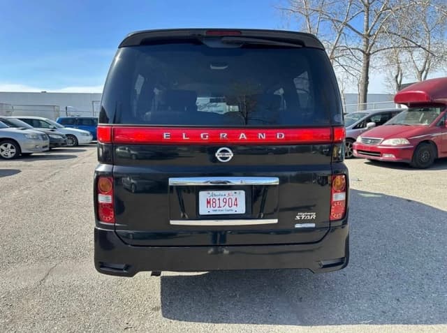 2005 Nissan Elgrand JDM car for sale — photo 4 of 12