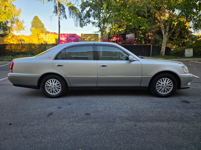 2000 Toyota Crown JDM car for sale — photo 2 of 14