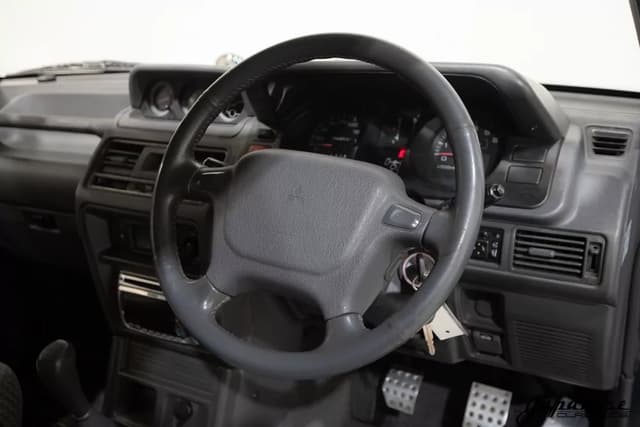 1996 Mitsubishi Pajero JDM car for sale — photo 13 of 25