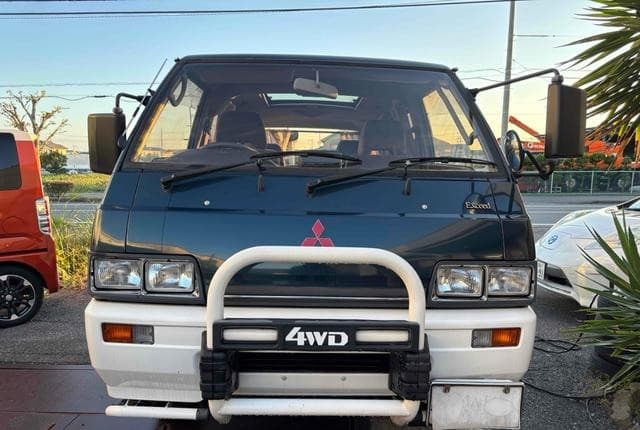 1988 Mitsubishi Delica JDM car for sale — photo 3 of 22
