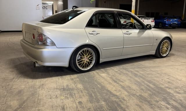 1998 Toyota Altezza JDM car for sale — photo 6 of 25