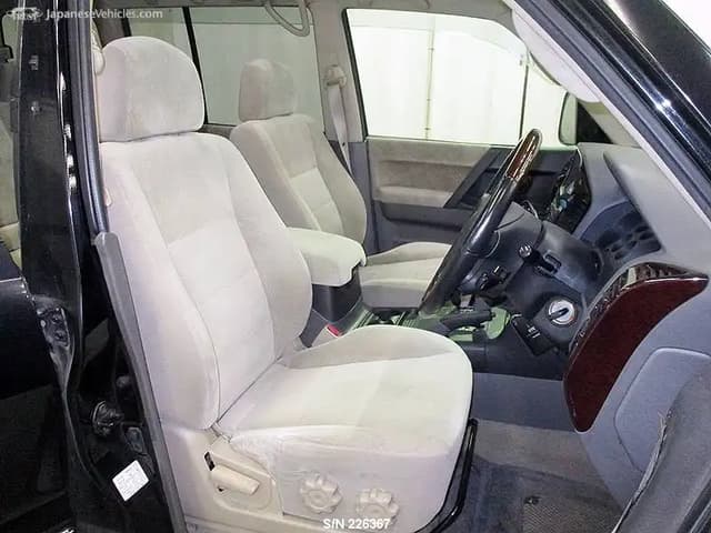 2000 Mitsubishi Pajero JDM car for sale — photo 8 of 9