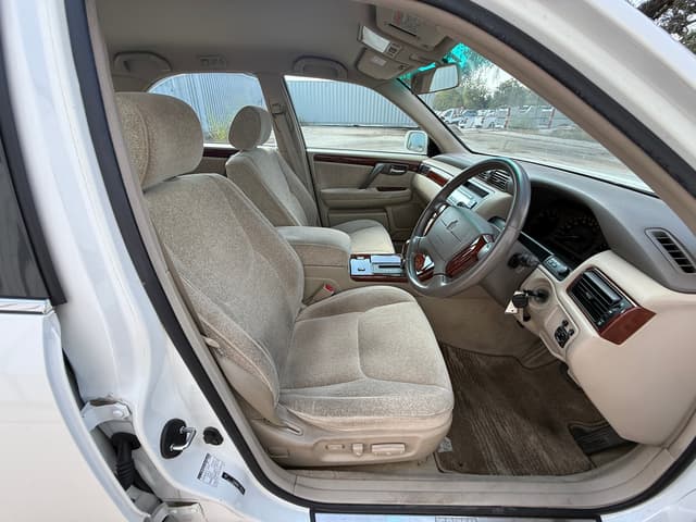 1999 Toyota Crown JDM car for sale — photo 17 of 21