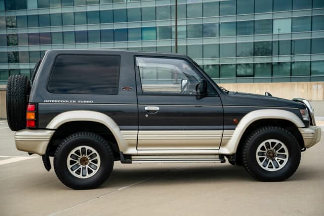 1992 Mitsubishi Pajero JDM car for sale — photo 5 of 12