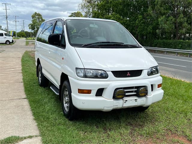 2001 Mitsubishi Delica JDM car for sale — photo 3 of 17