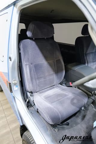 1990 Toyota HiAce JDM car for sale — photo 16 of 25