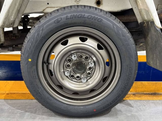 1997 Mitsubishi Minicab JDM car for sale — photo 17 of 25