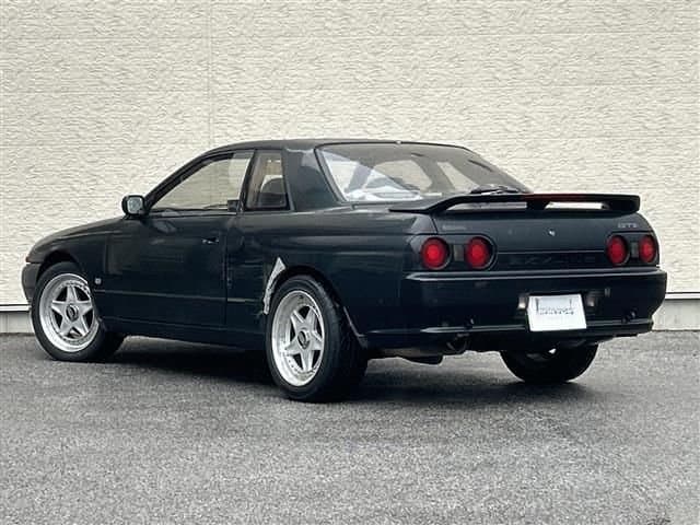 1992 Nissan Skyline JDM car for sale — photo 2 of 24