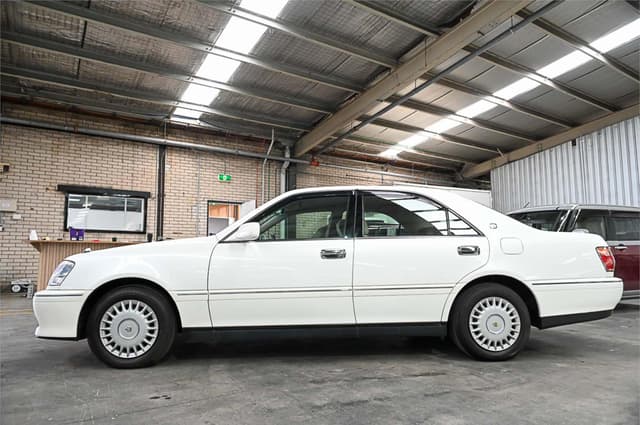 2000 Toyota Crown JDM car for sale — photo 4 of 10