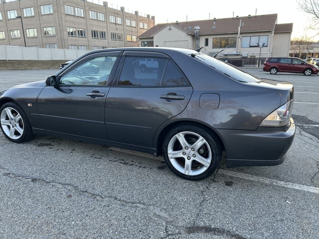 1998 Toyota Altezza JDM car for sale — photo 8 of 25