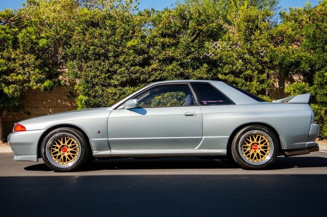 1990 Nissan Skyline JDM car for sale — photo 4 of 25
