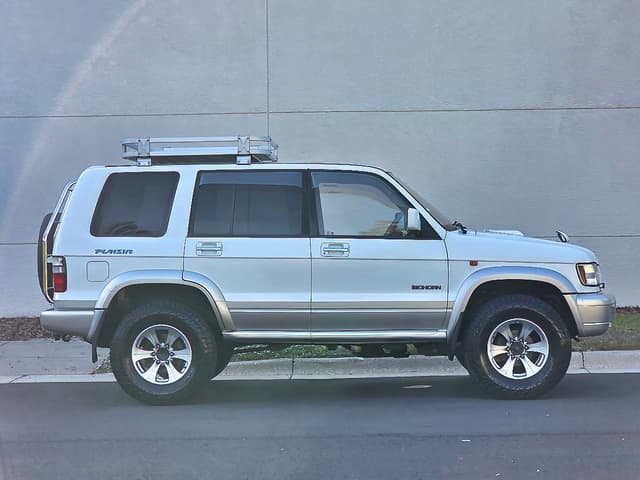 2000 Isuzu Bighorn JDM car for sale — photo 3 of 24
