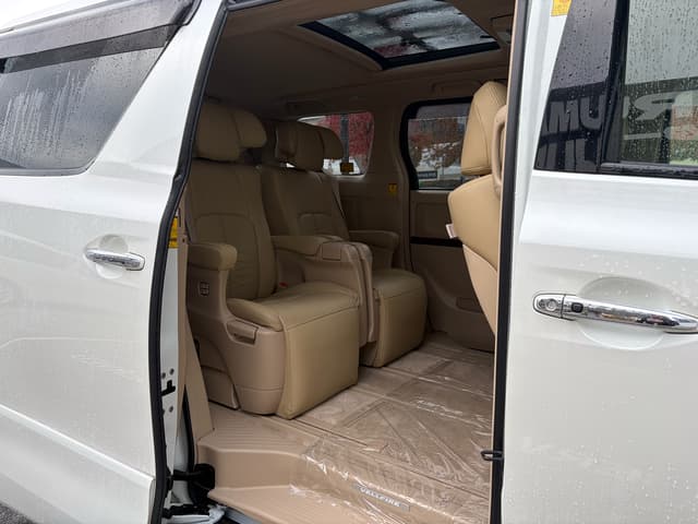 2010 Toyota Vellfire JDM car for sale — photo 11 of 21