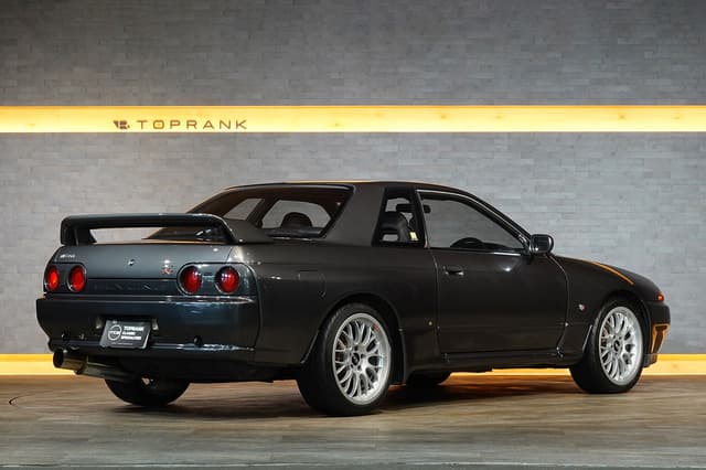 1990 Nissan Skyline JDM car for sale — photo 3 of 25