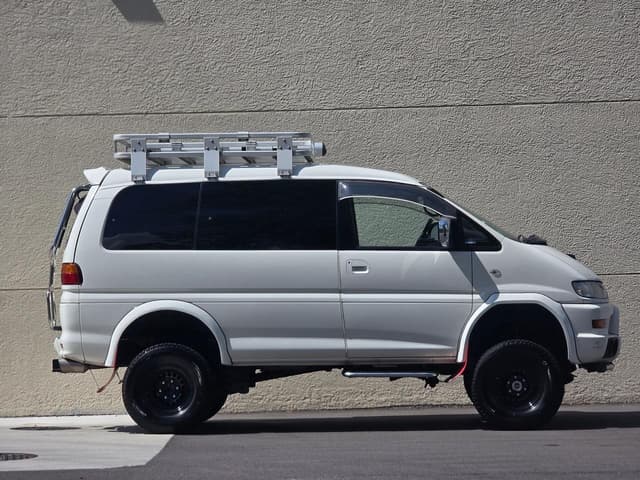 2000 Mitsubishi Delica JDM car for sale — photo 5 of 25