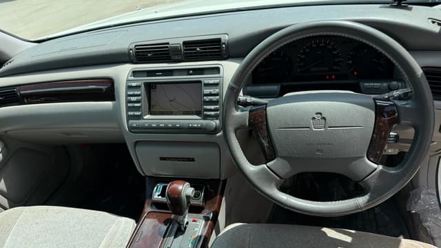 2001 Toyota Crown JDM car for sale — photo 9 of 13