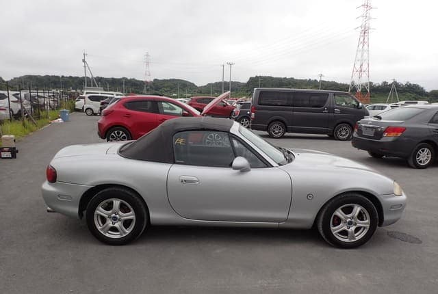 1998 Mazda Roadster (Eunos Roadster / MX-5) JDM car for sale — photo 6 of 25