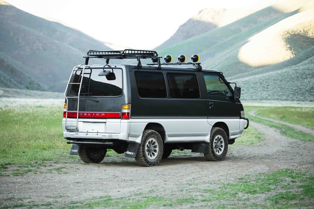 1992 Mitsubishi Delica JDM car for sale — photo 6 of 25