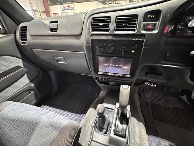 2000 Toyota Hilux JDM car for sale — photo 20 of 22