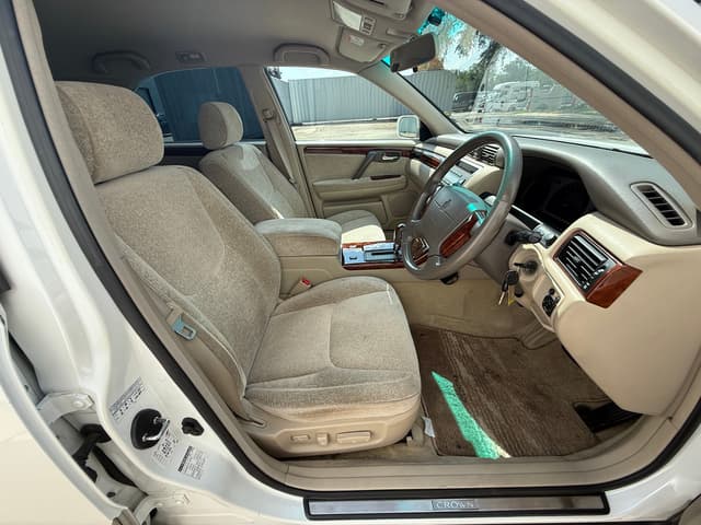 2000 Toyota Crown JDM car for sale — photo 18 of 22