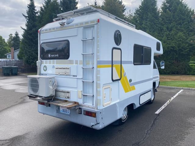 1992 Mitsubishi Delica JDM car for sale — photo 7 of 10