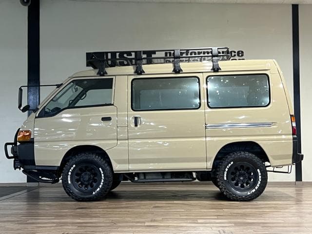 1996 Mitsubishi Delica JDM car for sale — photo 7 of 25