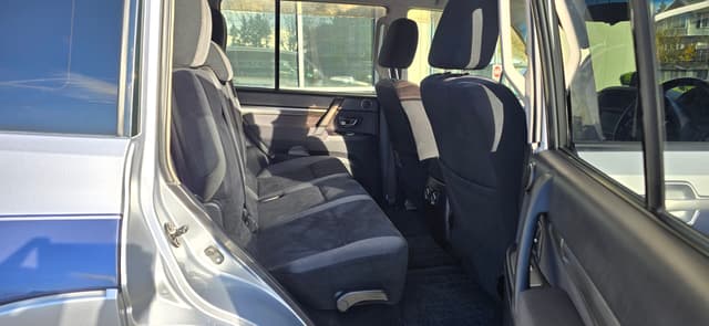 2006 Mitsubishi Pajero JDM car for sale — photo 7 of 12