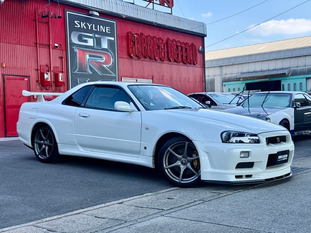 Nissan Skyline JDM car for sale — photo 2 of 25