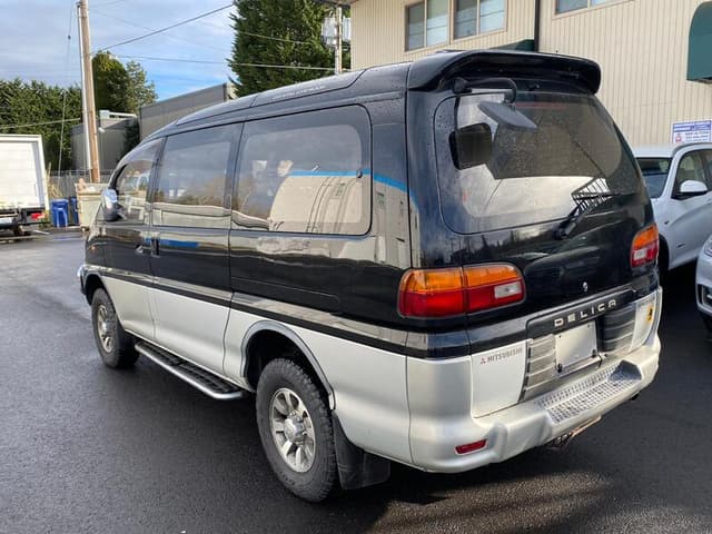 1995 Mitsubishi Delica JDM car for sale — photo 9 of 10