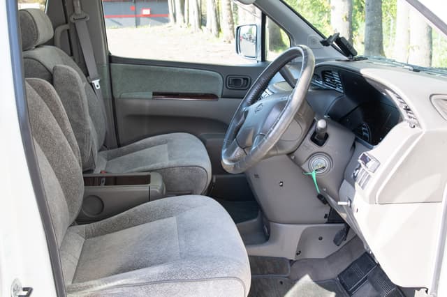 2000 Nissan Elgrand JDM car for sale — photo 11 of 15