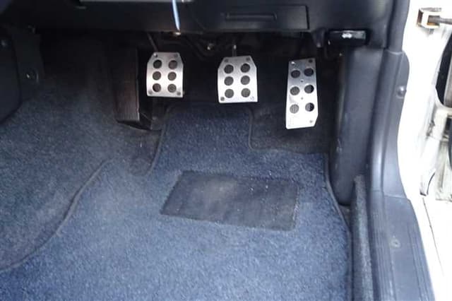 1992 Nissan Skyline JDM car for sale — photo 17 of 24