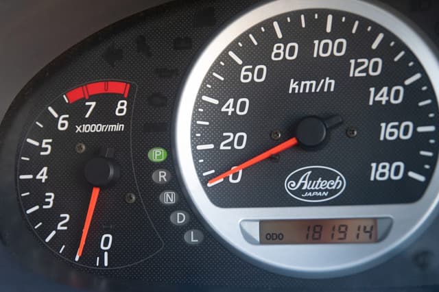1999 Nissan Tino JDM car for sale — photo 15 of 23