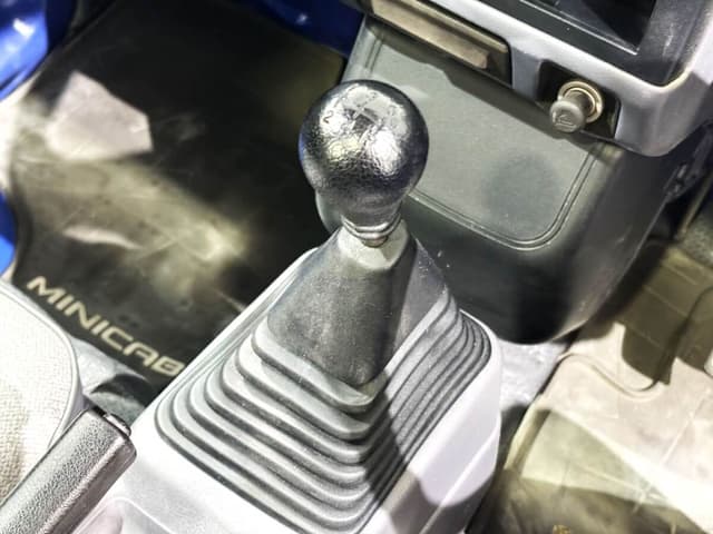 1998 Mitsubishi Minicab JDM car for sale — photo 11 of 23