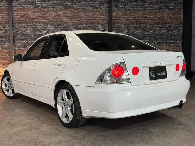 1999 Toyota Altezza JDM car for sale — photo 2 of 12