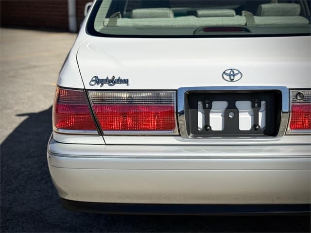 2000 Toyota Crown JDM car for sale — photo 10 of 25