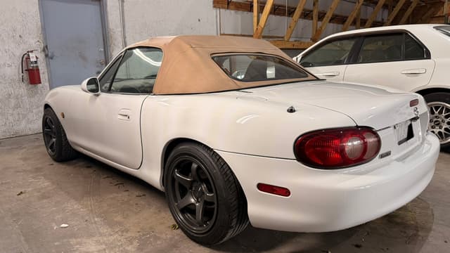 2000 Mazda Roadster (Eunos Roadster / MX-5) JDM car for sale — photo 6 of 13