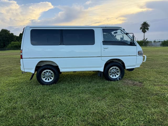 1995 Mitsubishi Pajero JDM car for sale — photo 13 of 21