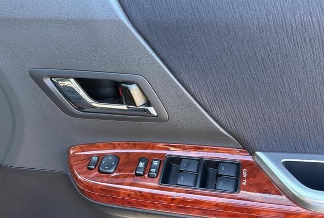 2011 Toyota Alphard JDM car for sale — photo 14 of 25
