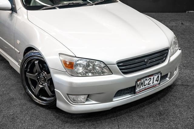 1999 Toyota Altezza JDM car for sale — photo 10 of 16
