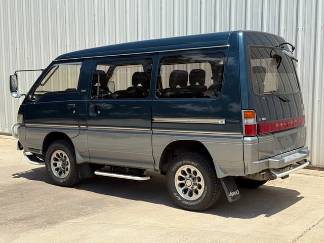 1990 Mitsubishi Delica JDM car for sale — photo 6 of 20