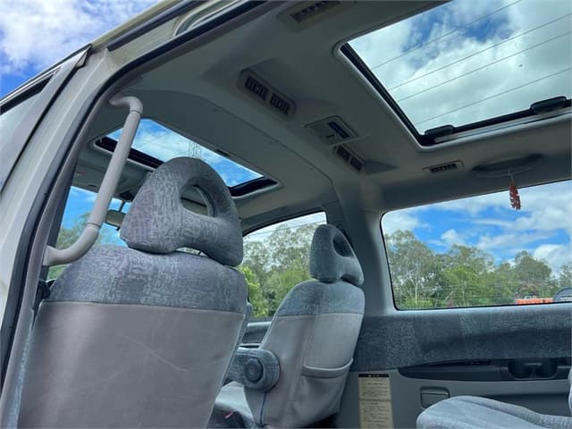 2001 Mitsubishi Delica JDM car for sale — photo 15 of 17